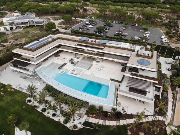 葡媒：C罗可能在耗资3000万镑打造的豪宅结婚，然后将其出售